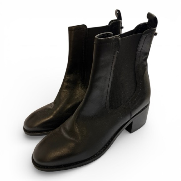 Aquatalia Shoes - Aquatalia pull up round toe black ankle booties -Never Worn!